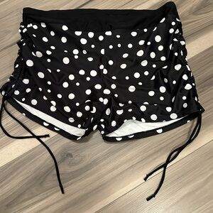 XL Swim shorts, polka dot bottoms w/ built in bikini liner, draw string sides